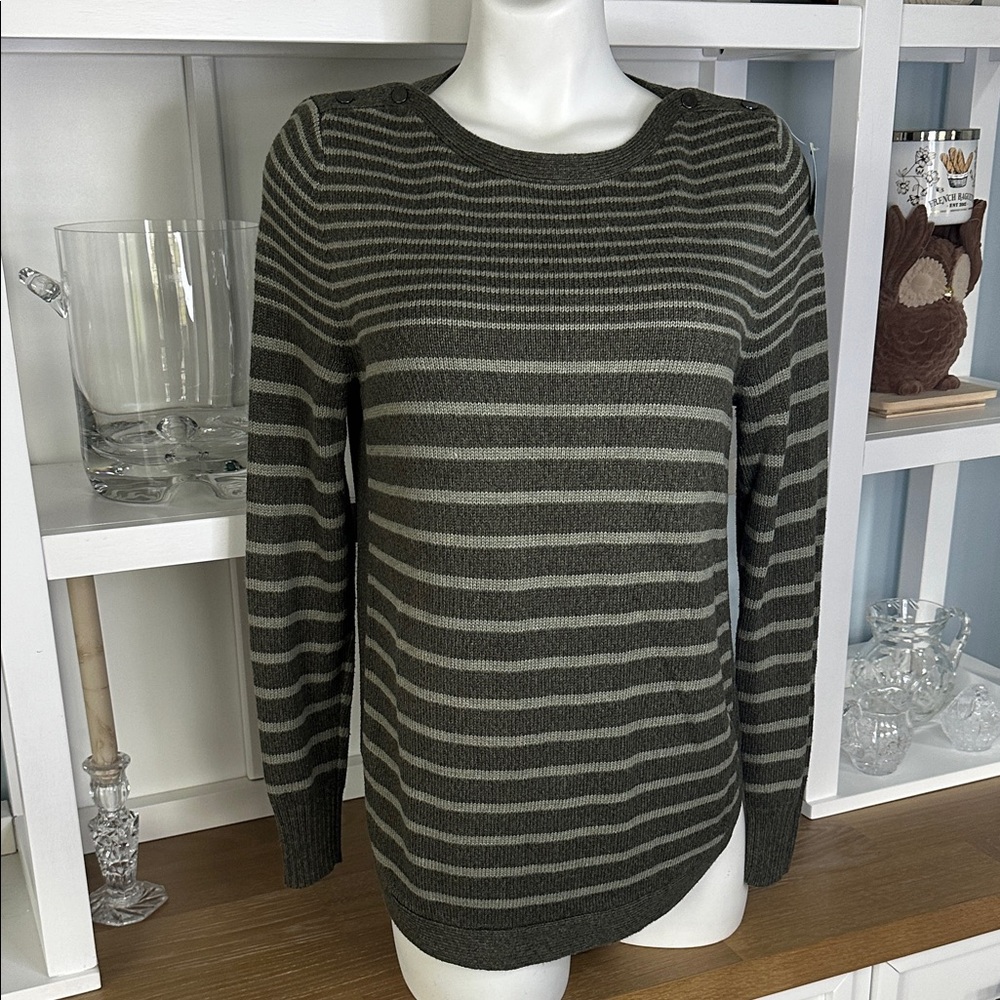 Bundle 5 items @ 10$, pay only 30$ - Striped Two Tones Green Women's Sweater
